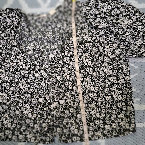 Levi's Floral Black and White Women's Top - Picture 9 of 9